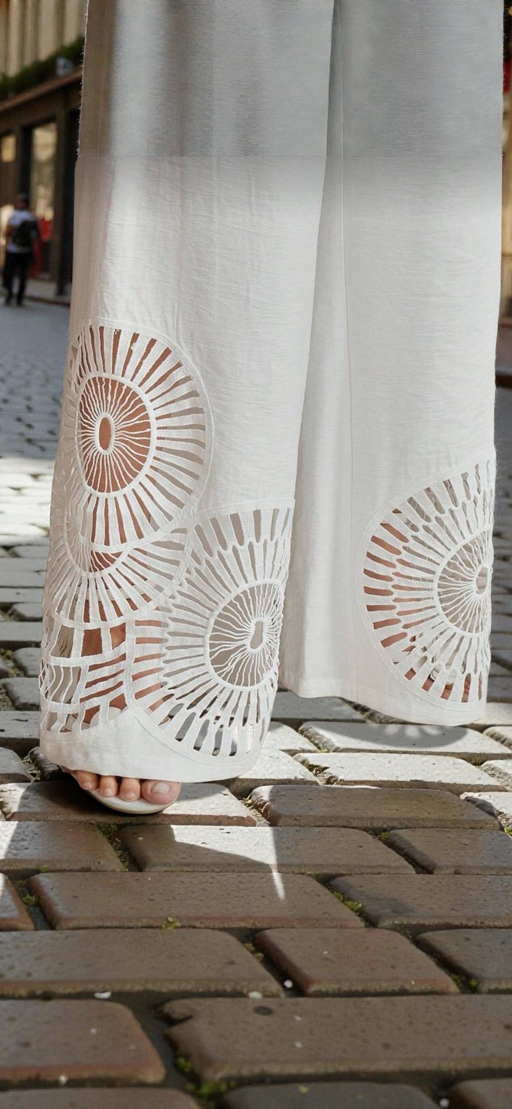 Ensemble Pantalon Blanc Minimaliste – Chemise ajourée & Coupe Large Printemps