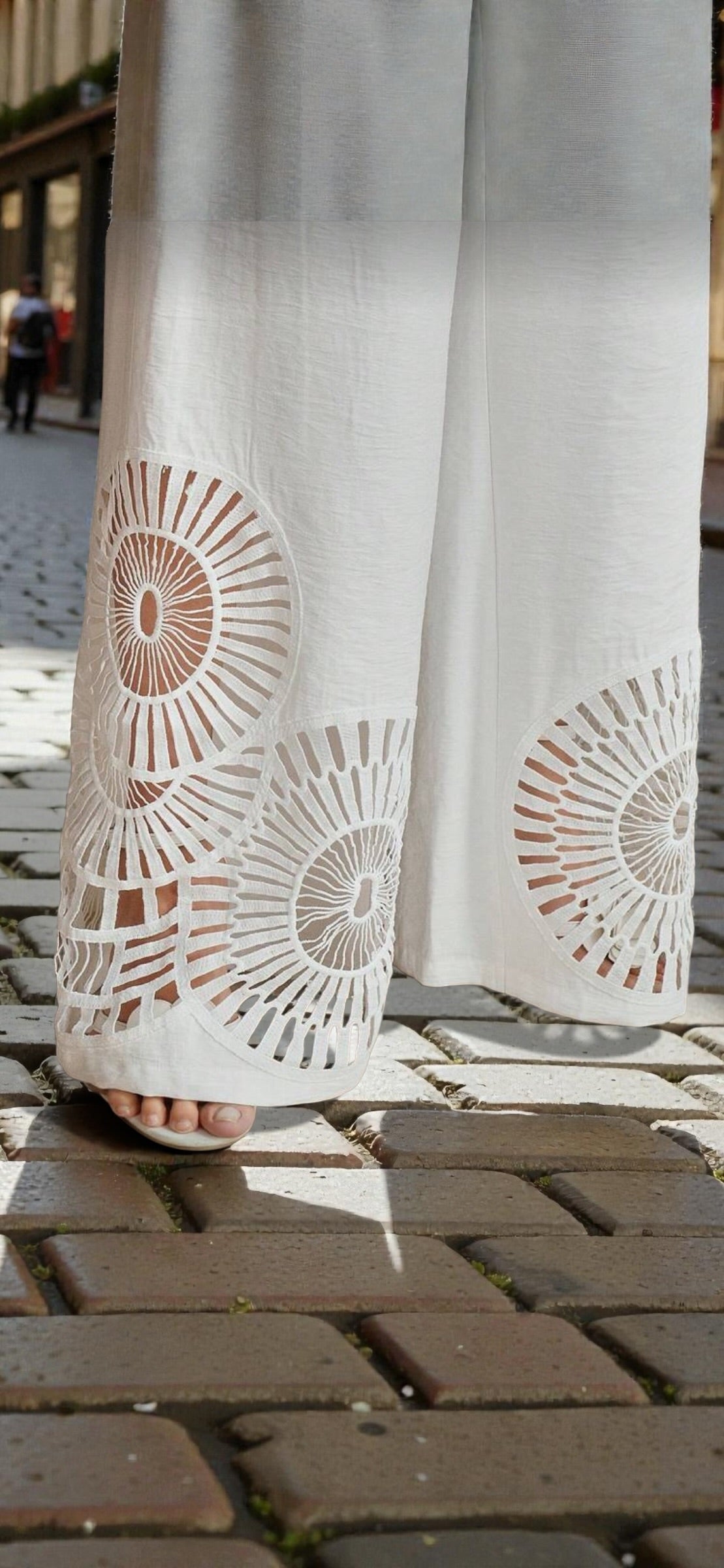 Ensemble Pantalon Blanc Minimaliste – Chemise ajourée & Coupe Large Printemps